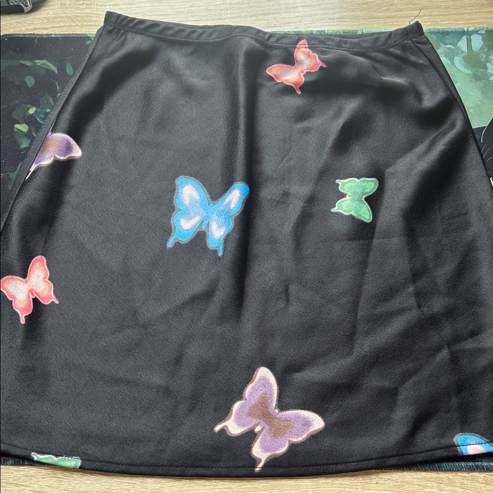 Lisa Says Gah Michelle Butterfly Mini Skirt Satin Black small - Picture 4 of 9